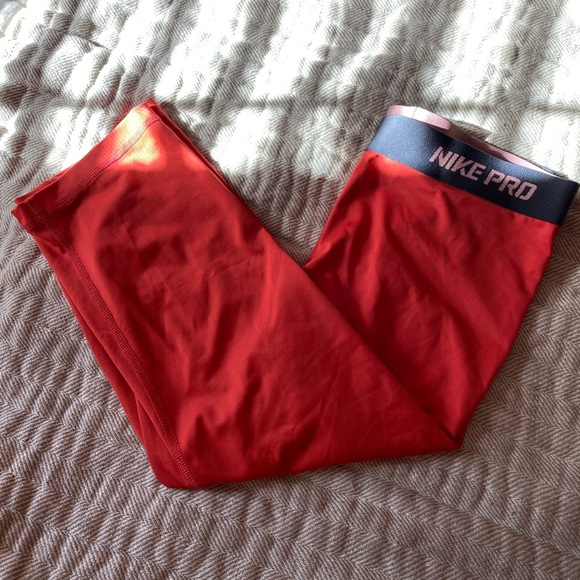 NIKE PRO capris - Picture 1 of 5